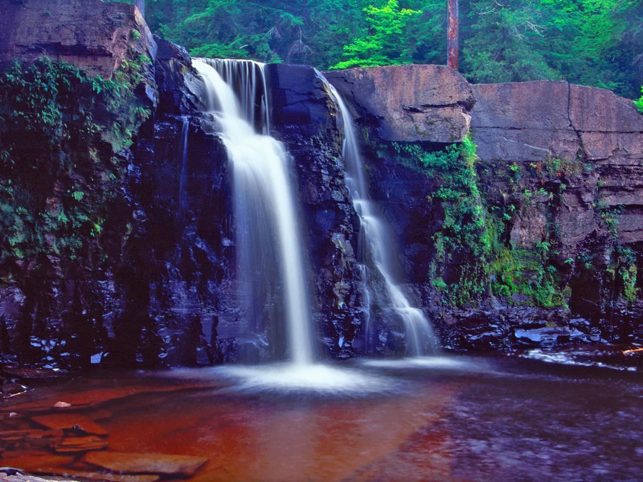 8 Beautiful Waterfalls in Michigan