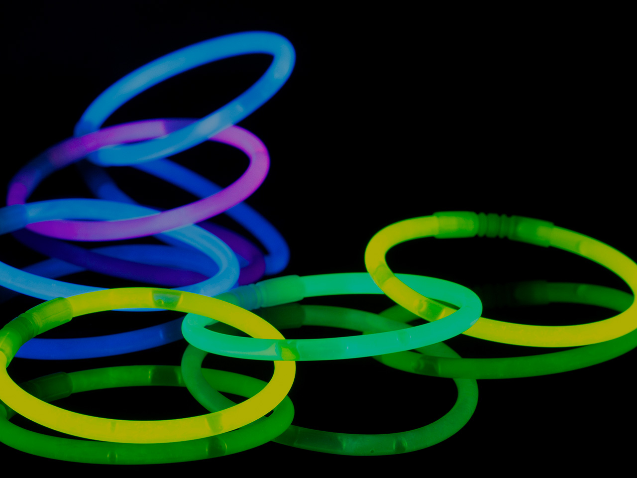 how-to-make-glow-sticks-at-home